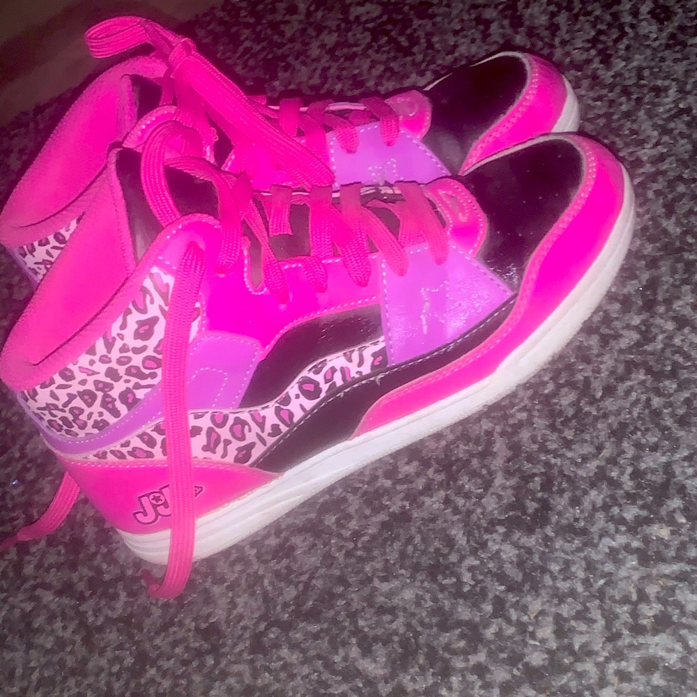 Girls shoes